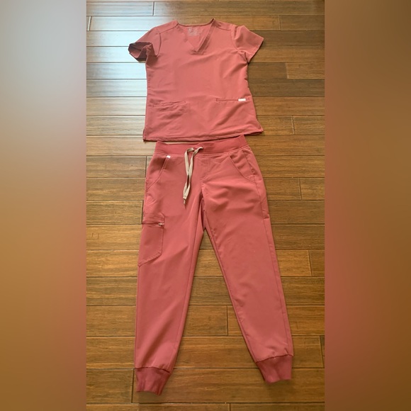 Figs Technical CollectionSet in Dark Cherry Color, size XS, EUC - Picture 2 of 4